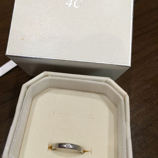 【4℃ BRIDAL(ヨンドシーブライダル)の口コミ】 シンプルで主人も着用しやすさで4℃にしました！！ほとんどが厚みがあり着…