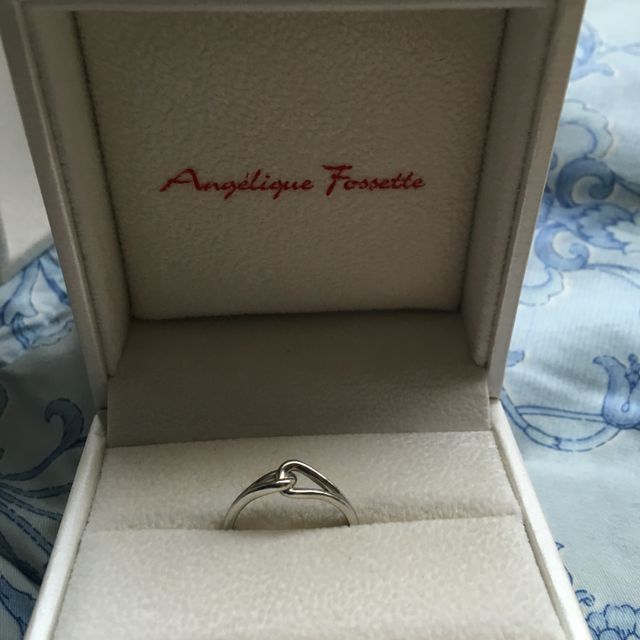 【アンジェリックフォセッテ(Angelique Fossette)の口コミ】 他の人とは違うものを探していたところ、あるウェブサイトで発見しました…