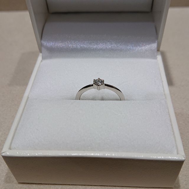 【輪-RIN-の口コミ】 シンプルなデザインが良いと思い、この指輪に決めました。
頼んでから待ち…
