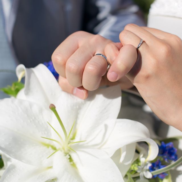 【アイプリモ(I-PRIMO)の口コミ】 婚約指輪と重ね付けをしたときに違和感がないものを選びました。また、結…