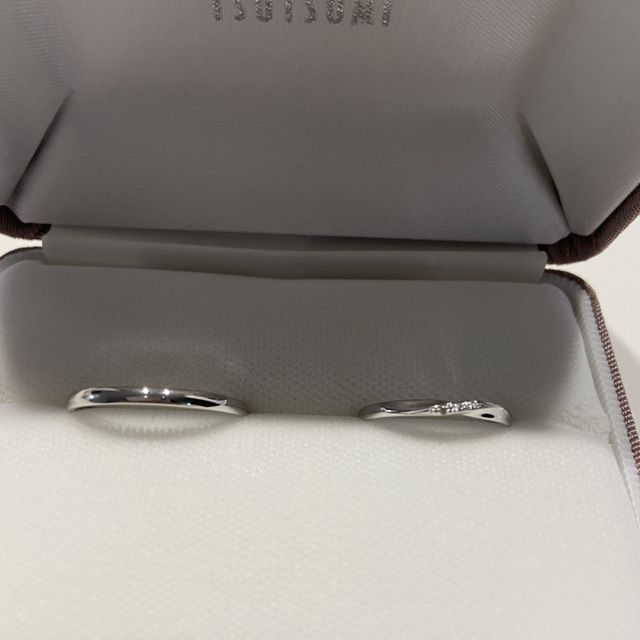 【ジュエリーツツミ(JEWELRY TSUTSUMI)の口コミ】 シンプルかつワンポイントがある可愛いデザインで、2人とも気に入った指輪…