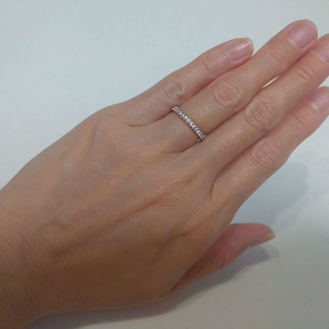 【和光ブライダルブティックギンザの口コミ】 ハーフエタニティで、なるべく細くて華奢なデザインのものとだけ決めて、…