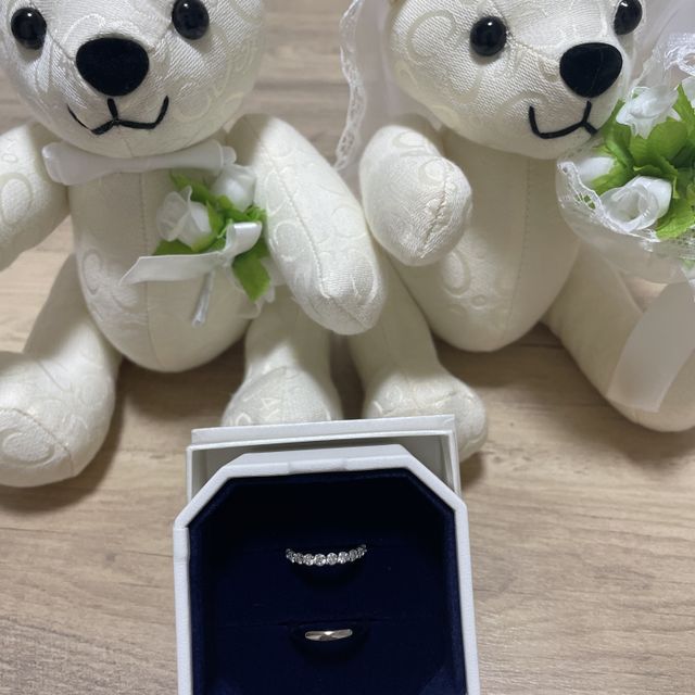 【4℃ BRIDAL(ヨンドシーブライダル)の口コミ】 デザインは、ダイヤが大きめで可愛い感じが良かったので、こちらの指輪を…