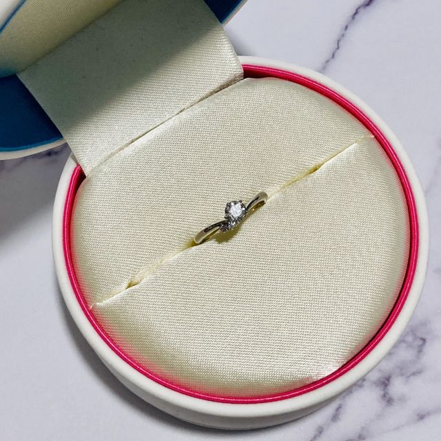 【MILK&Strawberry(ミルクアンドストロベリー)の口コミ】 リングが細めのタイプで脱着がスムーズに行えます。
真正面から見るとゆる…