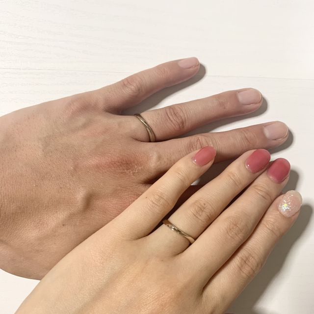 【JEWELRY STUDIO Advance(ジュエリースタジオアドバンス)の口コミ】 細身のウェーブで、女性はダイヤ1石、男性は艶消し加工のできるリングを探…