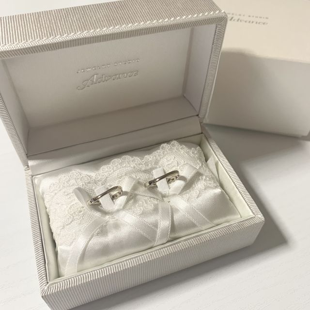 【JEWELRY STUDIO Advance(ジュエリースタジオアドバンス)の口コミ】 細身のウェーブで、女性はダイヤ1石、男性は艶消し加工のできるリングを探…