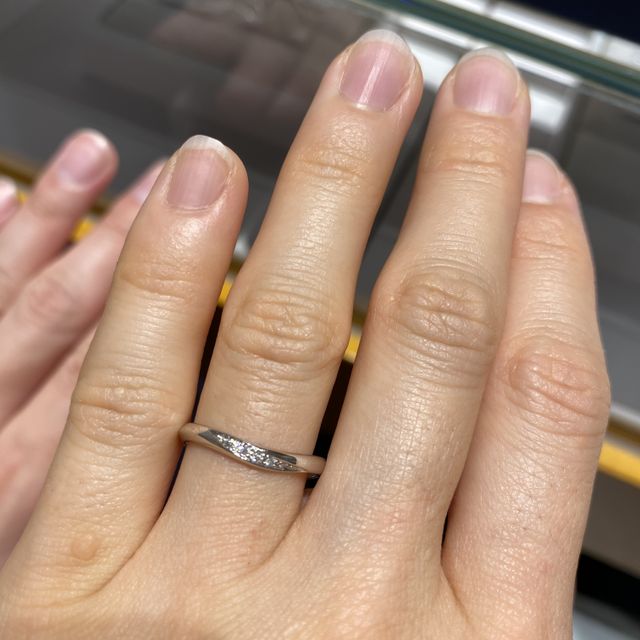 【銀座ダイヤモンドシライシの口コミ】 仕事柄平日はつけない為、ダイヤが入っていて華奢なデザインな事。自分の…