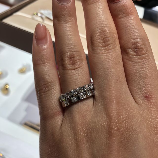 【ブルガリ(BVLGARI)の口コミ】 シンプルなエタニティリングですが、他のブランドと比べても一つ一つの石…