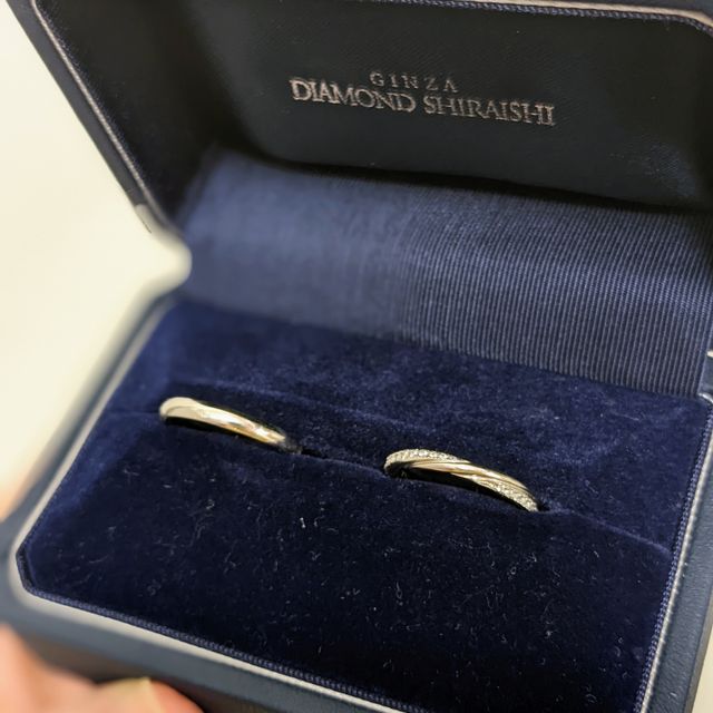 【銀座ダイヤモンドシライシの口コミ】 プラチナで、シンプルすぎないデザインを探していました。
最初は、真ん中…