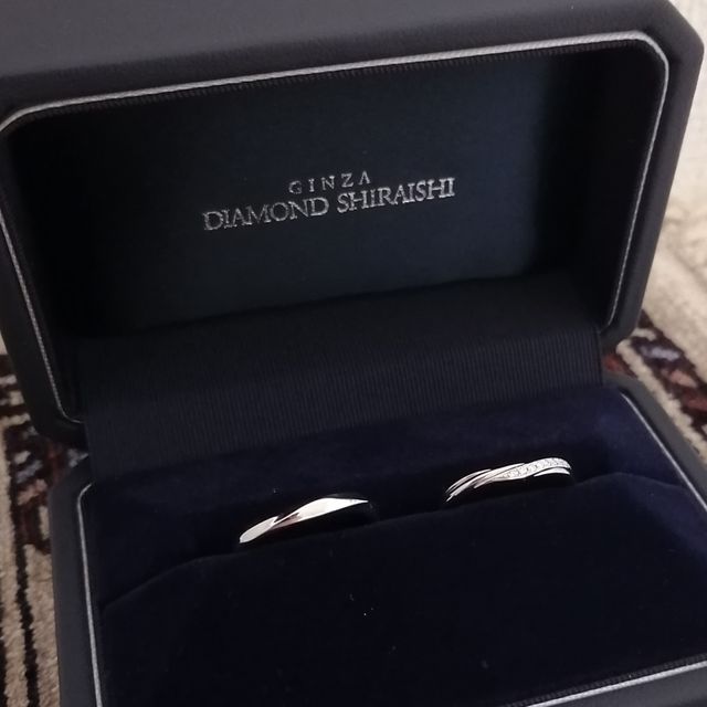 【銀座ダイヤモンドシライシの口コミ】 派手すぎず、気分も上がるものをさがしました。
当初はシルバーではない色…