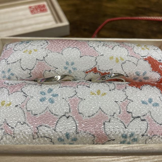 【杢目金屋(もくめがねや)の口コミ】 他の人と被らないような結婚指輪を探していたところ、杢目金屋さんのデザ…