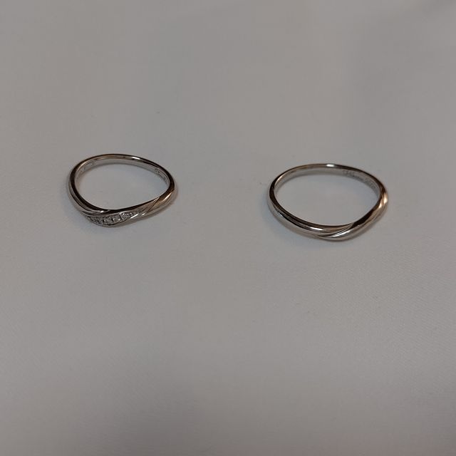 【ケイウノ ブライダル(K.UNO BRIDAL)の口コミ】 Vかウェーブのデザインで、かつ、とにかく細身のデザインを探していました…