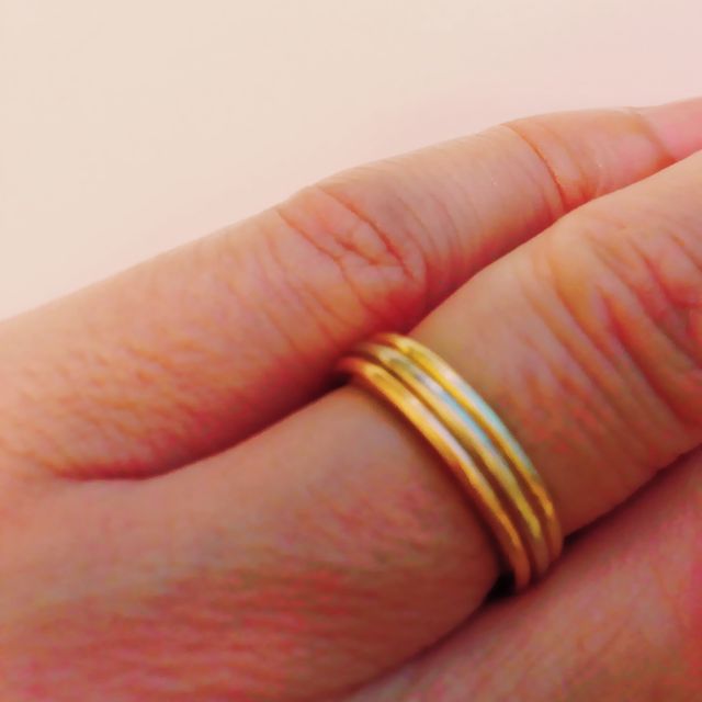 【カルティエ(Cartier)の口コミ】 まだ２０代で働いていたこともあり、結婚指輪にありがちなプラチナの指輪…