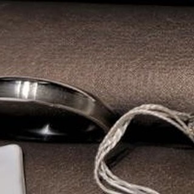 【アイプリモ(I-PRIMO)の口コミ】 指輪の半分に斜めになるように三日月状にダイヤが並べられていて、着ける…