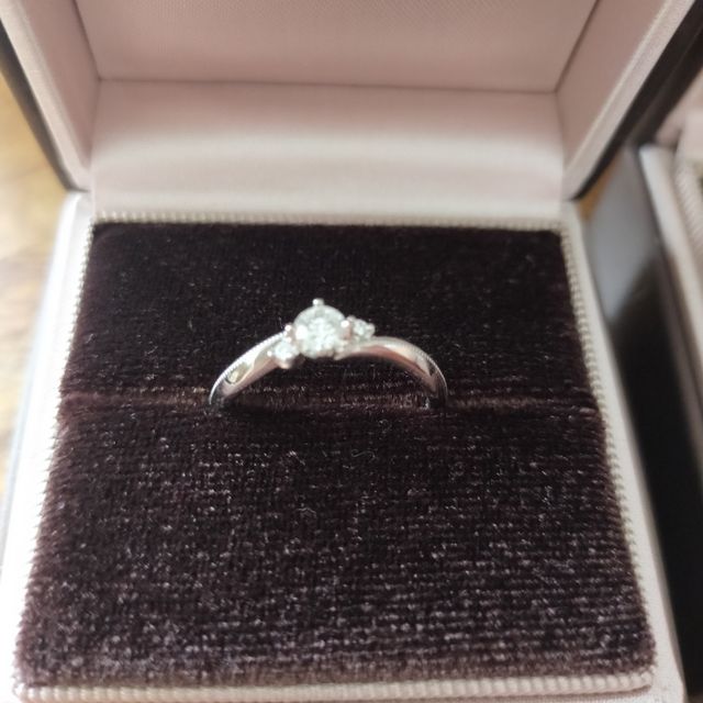 【アイプリモ(I-PRIMO)の口コミ】 プロポーズの時はシンプルなリングでしたが
デザインも選べるし、サイズも…