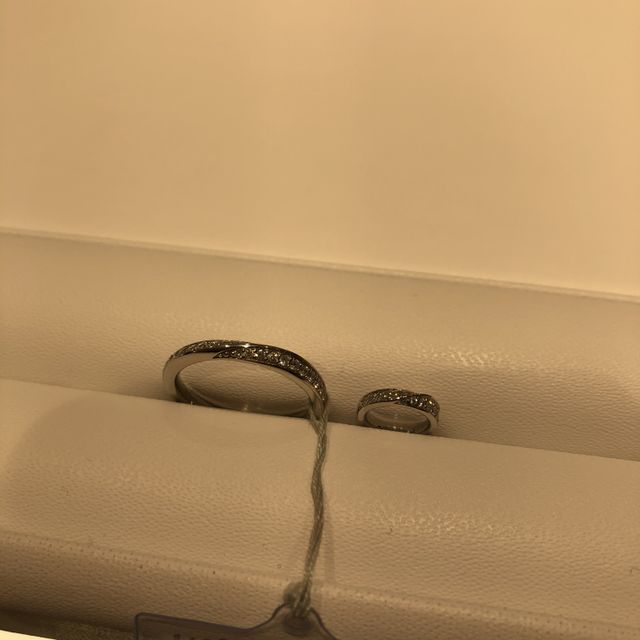 【festaria VOYAGE(フェスタリア ボヤージュ)の口コミ】 ダイヤモンドがふんだんに入っていて、とても華やかな指輪でした。存在感…