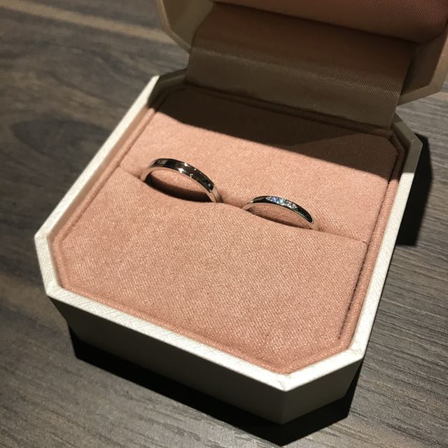 【TRECENTI(トレセンテ)の口コミ】 シンプルで尚且つ指を動かすとダイヤがきらめく様なリングを探していまし…