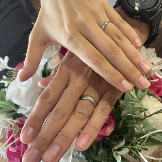 【TANZO.(鍛造指輪)の口コミ】 夫が鎚目デザインを気に入っていたこと、鍛造製法で作っているので、他の…