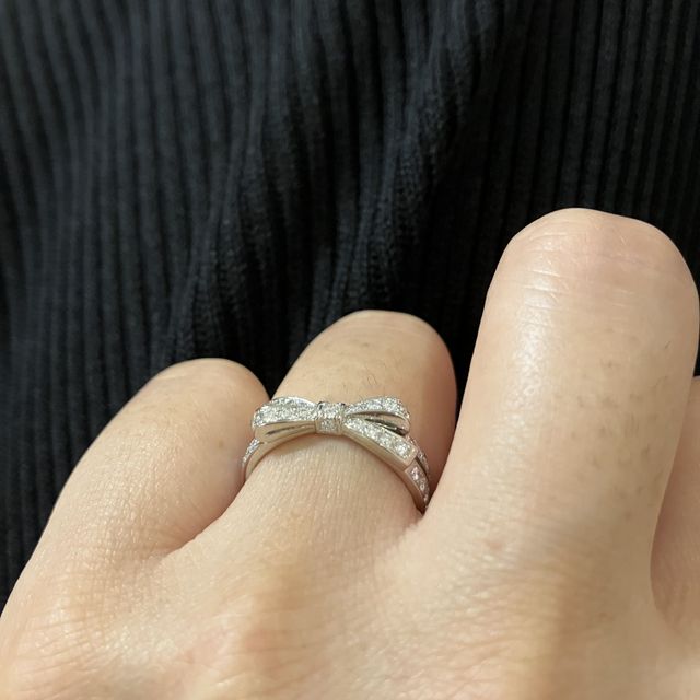 【ヴァンドーム青山(VENDOME AOYAMA)の口コミ】 リボンモチーフのデザインに一目惚れしました。
なかなかないデザインでや…