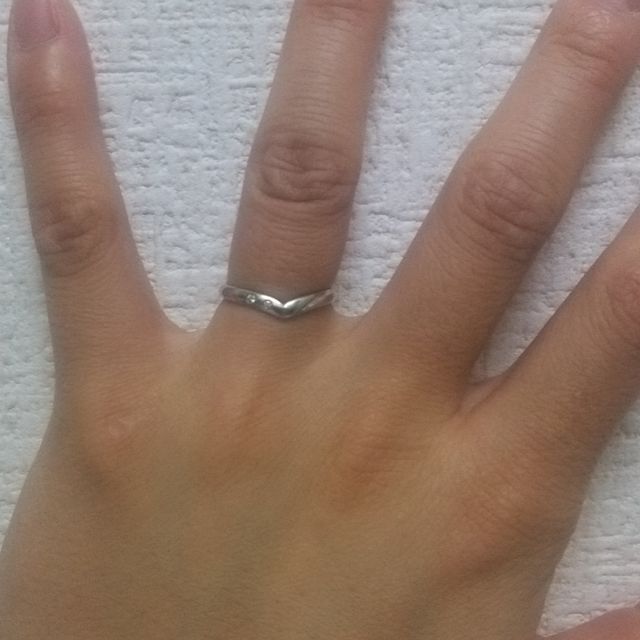 【DEAREST(ディアレスト)の口コミ】 V字形で華奢に見えるのが良かったのと、将来的に、
重ね付けするときに、…