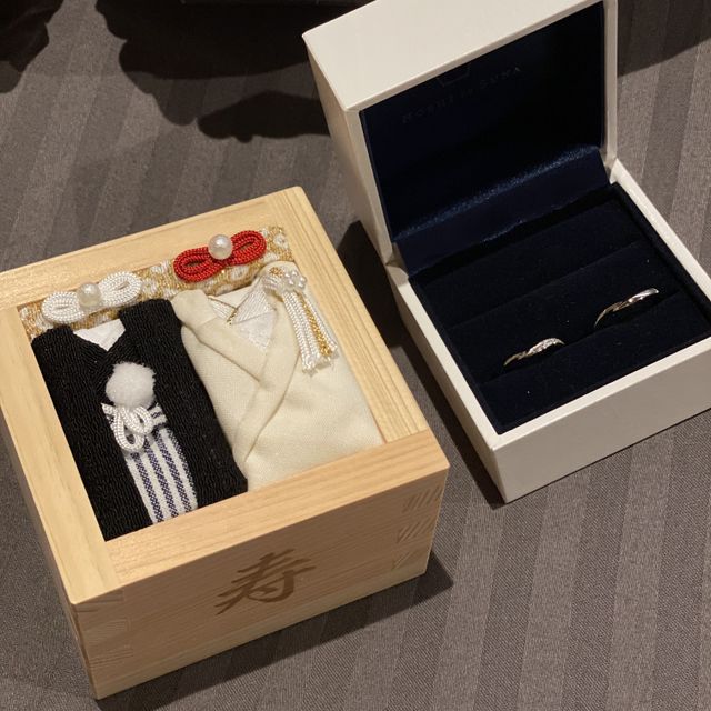 【HOSHI no SUNA 星の砂(ほしのすな)の口コミ】 常につけ続けるので、飽きがこない、素材はプラチナ、夫はシンプル、私は…