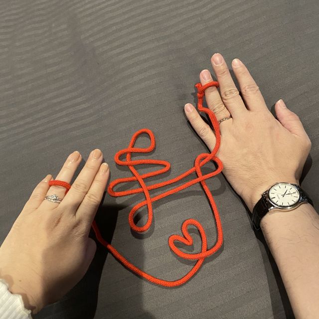 【HOSHI no SUNA 星の砂(ほしのすな)の口コミ】 常につけ続けるので、飽きがこない、素材はプラチナ、夫はシンプル、私は…