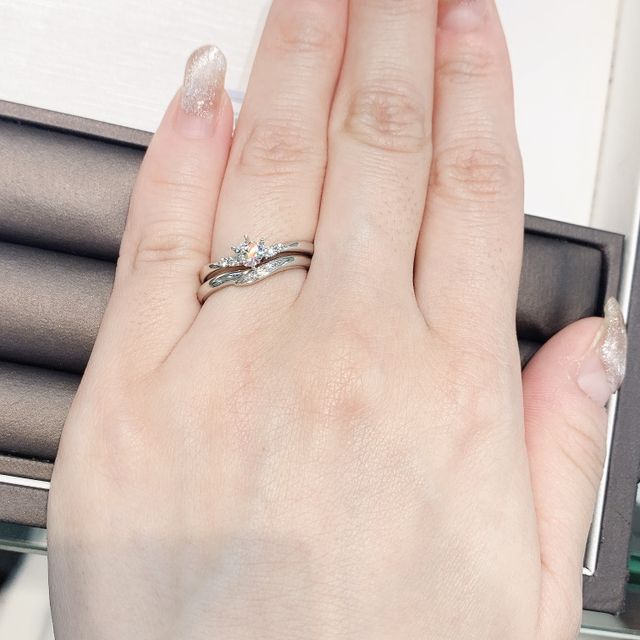 【アイプリモ(I-PRIMO)の口コミ】 ウェーブデザインのバリエーションを見るために来店しましたが、V字よりゆ…