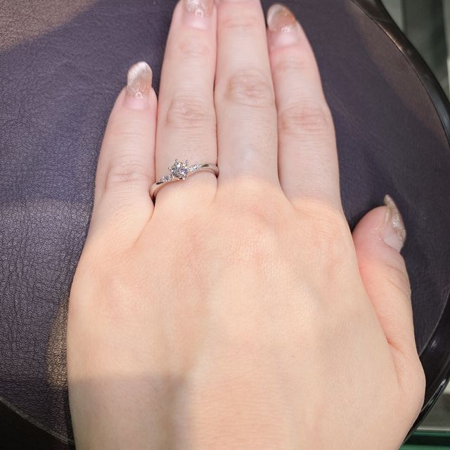 【アイプリモ(I-PRIMO)の口コミ】 ウェーブデザインのバリエーションを見るために来店しましたが、V字よりゆ…