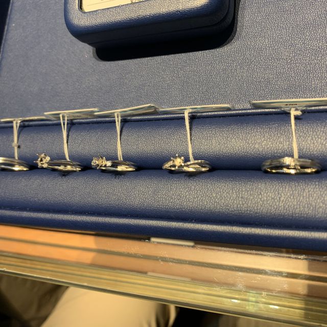 【銀座ダイヤモンドシライシの口コミ】 細身で指を華奢に見せてくれるデザインが気に入りました。
デザインの種類…