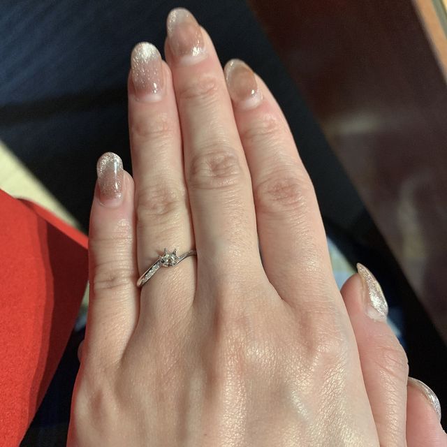 【銀座ダイヤモンドシライシの口コミ】 細身で指を華奢に見せてくれるデザインが気に入りました。
デザインの種類…