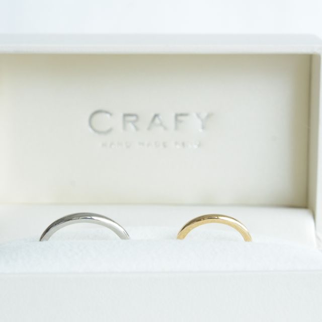 【CRAFY(クラフィ)の口コミ】 私はゴールドがいいと思っていたのと、話を聞いて彼は傷がつきにくいプラ…