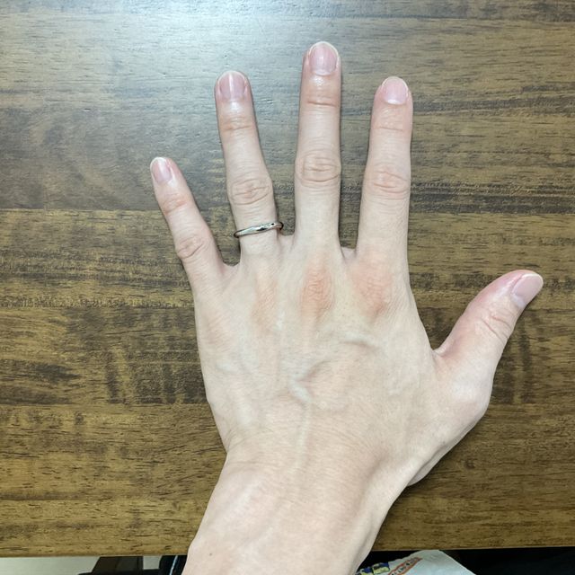 【銀座ダイヤモンドシライシの口コミ】 シンプルなデザインだが、捻っているような形で、綺麗に見えるのが決め手…