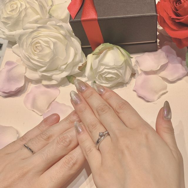 【ラザール ダイヤモンド(LAZARE DIAMOND)の口コミ】 細身でウェーブが美しく、メレダイヤと4本立て爪のダイヤが美しいパレスに…