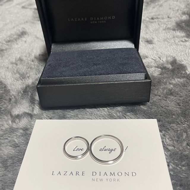 【ラザール ダイヤモンド(LAZARE DIAMOND)の口コミ】 当初他の指輪と迷っていたが、2人がミル打ちのカッコよさに惚れ、決めさせ…