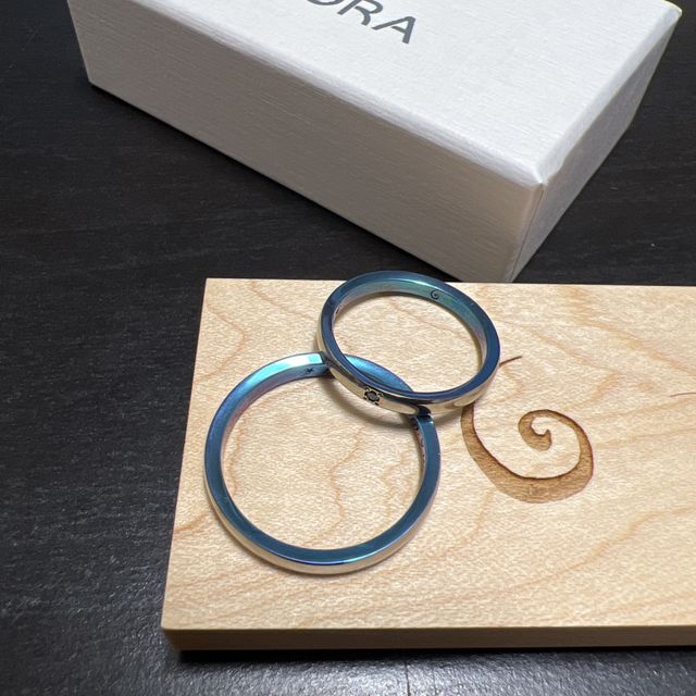 【SORA(ソラ)の口コミ】 常に付けられるように青色が目立ちすぎず、でもチラッと見えるデザインが…