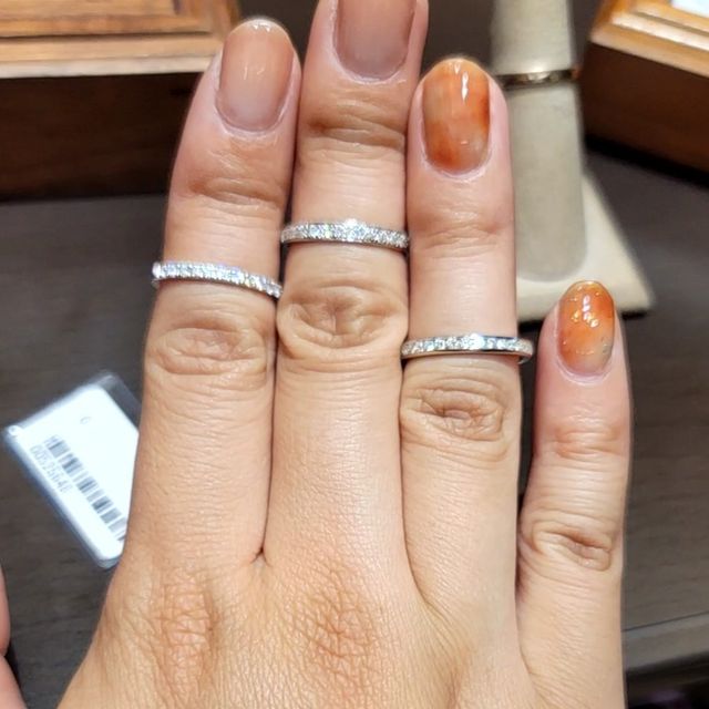 【TANZO.(鍛造指輪)の口コミ】 ハーフエタニティを試着しましたが、ひとつひとつ職人が鍛造製法作ってい…