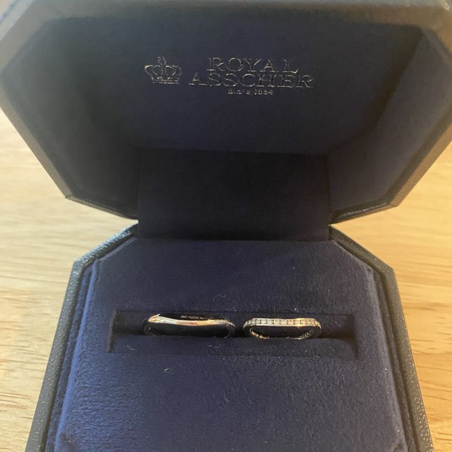 【ROYAL ASSCHER(ロイヤル・アッシャー)の口コミ】 いくつかの店舗に結婚指輪を探しに行きましたが、ブルージュ一真堂さんに…