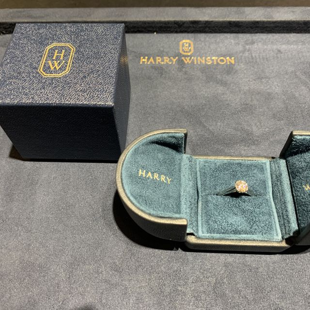 【ハリー・ウィンストン(Harry Winston)の口コミ】 トリストリングとソリティアリングで悩みました。ハリーウィンストンのダ…