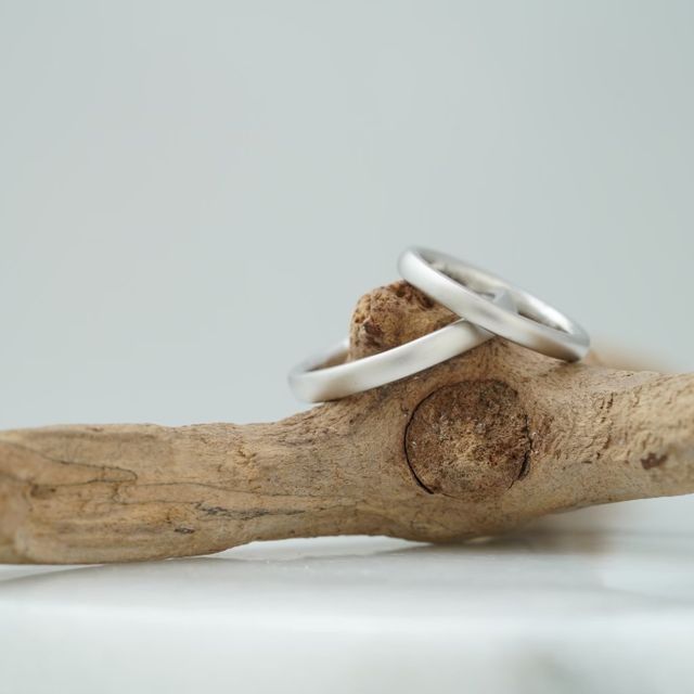 【THREE TREES(スリーツリーズ)の口コミ】 指輪について無知だったので、実際に作られたものを見せてもらったり、作…