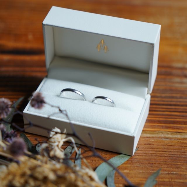 【THREE TREES(スリーツリーズ)の口コミ】 指輪について無知だったので、実際に作られたものを見せてもらったり、作…