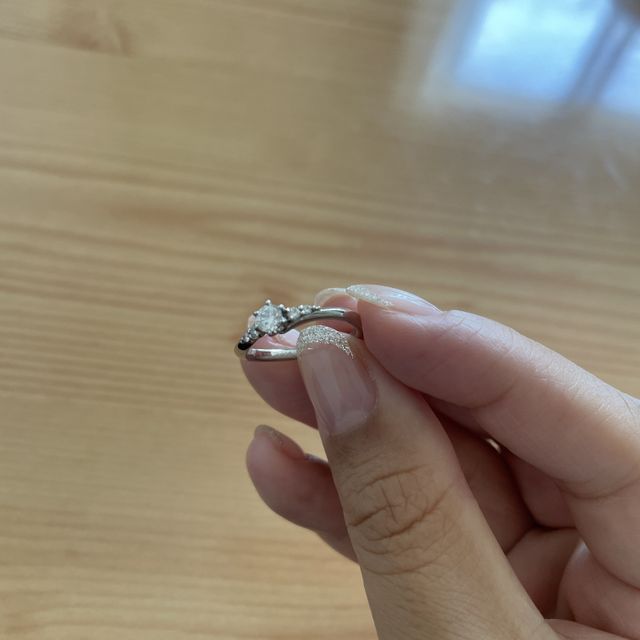 【銀座ダイヤモンドシライシの口コミ】 デザイン・作りを見てそこまで高いとは思わなかったので、こちらの指輪に…
