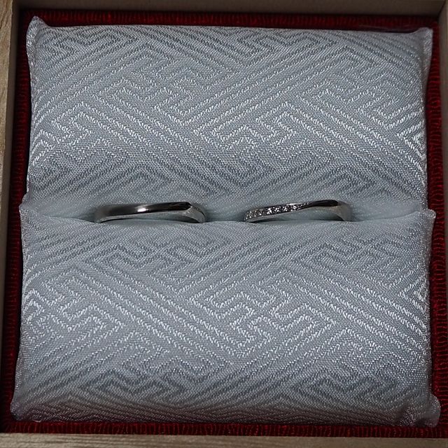 【TOMOE(トモエ)の口コミ】 何店舗かお店をまわって色々な指輪を見た中で、他にはないデザインで目を…