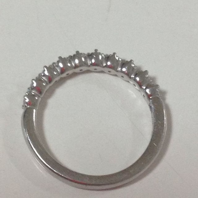 【4℃ BRIDAL(ヨンドシーブライダル)の口コミ】 数あるショップの中で、婚約指輪と結婚指輪を重ねづけできるデザインを選…