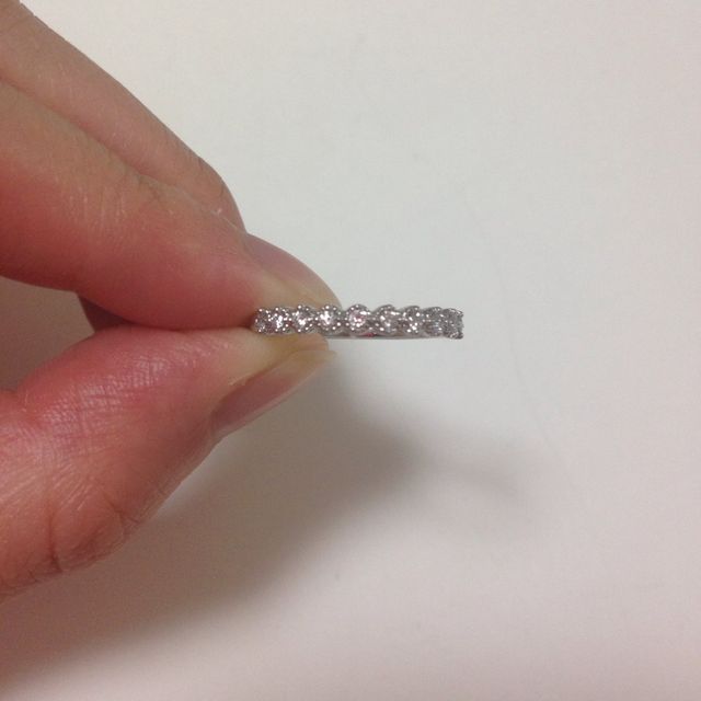 【4℃ BRIDAL(ヨンドシーブライダル)の口コミ】 数あるショップの中で、婚約指輪と結婚指輪を重ねづけできるデザインを選…