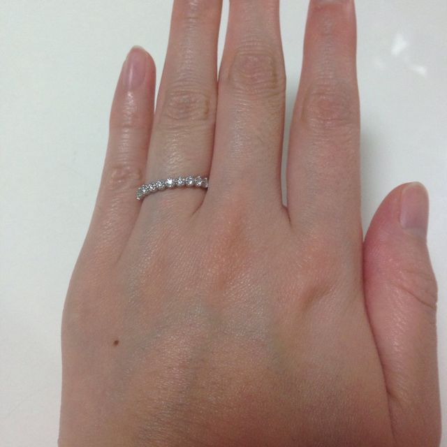 【4℃ BRIDAL(ヨンドシーブライダル)の口コミ】 数あるショップの中で、婚約指輪と結婚指輪を重ねづけできるデザインを選…