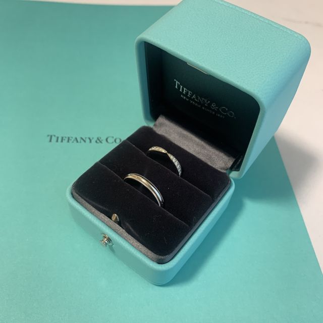 【ティファニー(Tiffany & Co.)の口コミ】 職業柄結婚指輪は付けられず、お出かけの日のみ付けるのならアームにメレ…