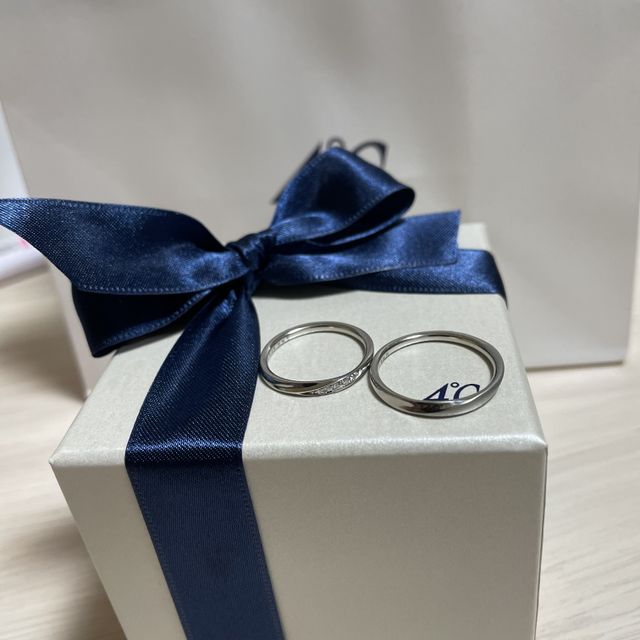 【4℃ BRIDAL(ヨンドシーブライダル)の口コミ】 初めはダイヤがなくてもいいやと思っていましたが、お店の方が色々と予算…