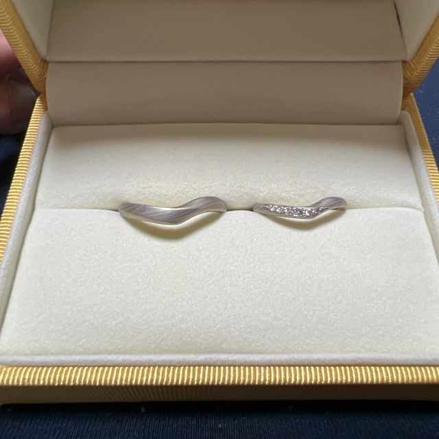 【ケイウノ ブライダル(K.UNO BRIDAL)の口コミ】 デザインが綺麗で、木目金でできているので世界に一つだけのデザインとい…