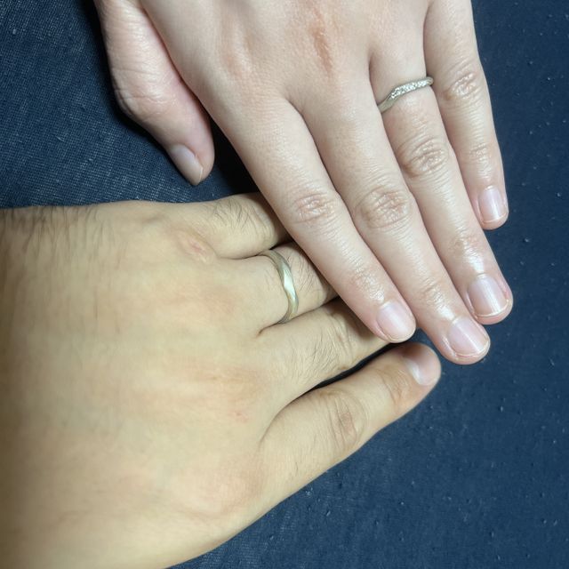 【ケイウノ ブライダル(K.UNO BRIDAL)の口コミ】 デザインが綺麗で、木目金でできているので世界に一つだけのデザインとい…