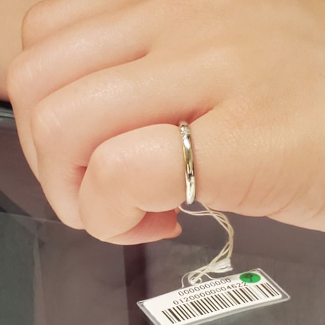 【銀座ダイヤモンドシライシの口コミ】 こちらの店舗のスタッフさんに相談したところ 様々な提案をしていただき …